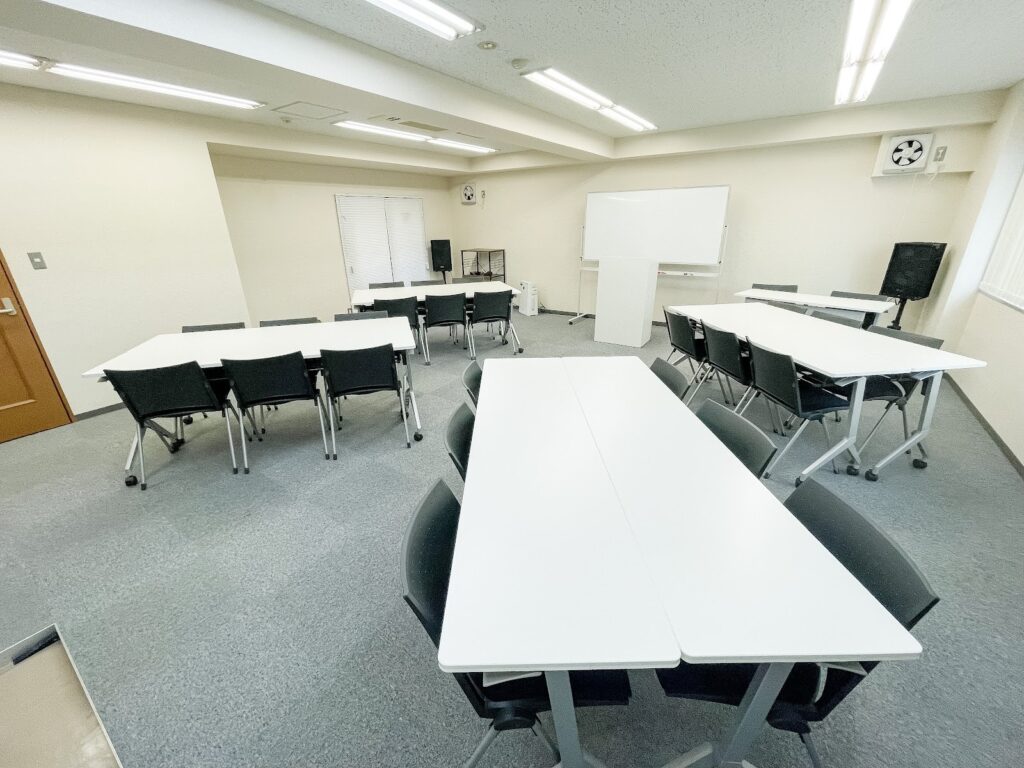<span class="title">【研修室の確保にお困りの企業様必見！】みなと貸会議室でミーティングも懇親会もセットで開催可能です！</span>